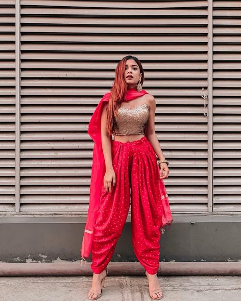 Riya Jain on Instagram: “How about wearing indo-western outfit for this festive season? 💕✨ Curated this fusion look from @maxfashionindia 🌟 Also, super excited to…” Kritika Khurana, Eastern Fashion, Shein Outfits, Indo Western, Beauty Clothes, Diy Dress, Super Excited, Western Outfits, Indian Wear