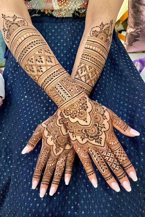 Easy Henna Designs Palm, Henna Designs Easy Simple, Henna Main, Easy Simple Mehndi Designs, Latest Mehndi Designs Wedding, Round Mehndi, Arabic Bridal Mehndi Designs, Palm Henna Designs, Eid Henna Designs