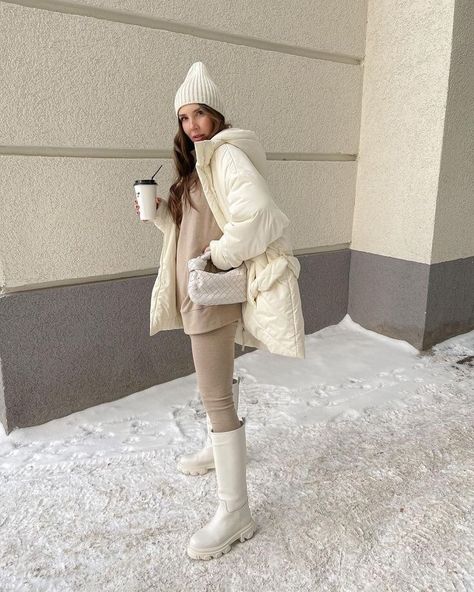 White Chunky Boots, Classy Winter Outfits, Winter Fashion Outfits Casual, Snow Outfit, Cold Outfits, Mode Inspo, Looks Chic, Autumn Outfit, Winter Fashion Outfits