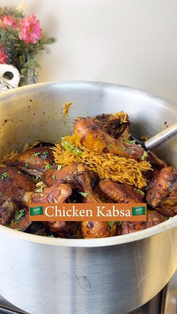 Chicken Kabsa Recipe, Kabsa Recipe Chicken, African Rice, Kabsa Recipe, Chicken Thighs Recipes, Fish Dinner Recipes, Fish Dinner, Chicken Rice, Arabic Food