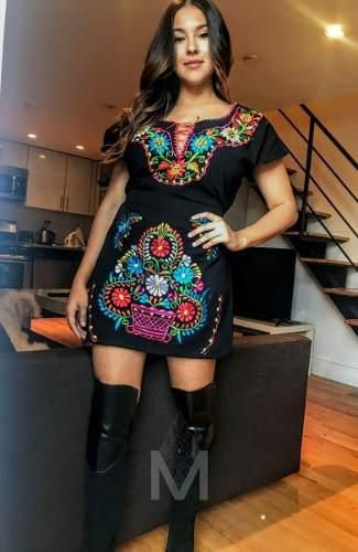 Vestido mexicano bordado artesanal (kimono) en México | Clasf moda-y-accesorios Outfit Fiesta Mexicana, Outfit Mexicanos, Mexican Theme Party Outfit, Mexican Girl Outfit, Vaquera Outfit Mexican, Outfit Mexicano, Mexican Style Dresses, Vaquera Outfit, Cute Cowgirl Outfits