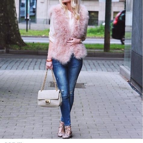 Pink Fur Vest Outfit, Pink Vest Outfit, How To Style A Vest, Fluffy Crop Top, Fur Vest Outfits, White Fur Vest, Vest Jeans, Pink Fur, Pink Faux Fur