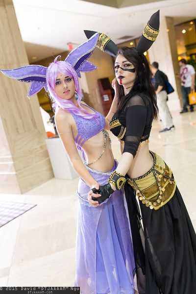 Espeon and Umbreon Espeon And Umbreon, Sylveon Cosplay, Cosplay Pokemon, Umbreon And Espeon, Couple Cosplay, Pokemon Costumes, Easy Cosplay, Pokemon Cosplay, Cosplay Tutorial