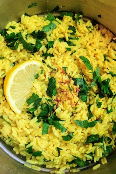 Saffron Rice Recipe, Pilaf Recipes, Food Recipes Easy, Saffron Rice, Running Mom, Weekday Dinner, Lemon Rice, Rice Pilaf, Rice Dish