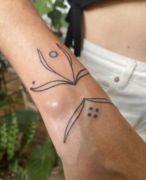 Handpoke Tattoo Ideas, Stickandpoke Tattoo, Simple Unique Tattoos, Venus Tattoo, Handpoke Tattoo, Hand Poked Tattoo, Poke Tattoo, Knee Tattoo, Thanks A Lot