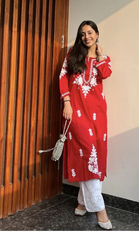 Chickenkari Dress, Lakhnavi Kurti, Holi Outfit, Kurti Aesthetic, Lucknowi Kurti, Party Wear Frocks, Floral Dresses With Sleeves, Chikankari Work, Chikankari Kurta