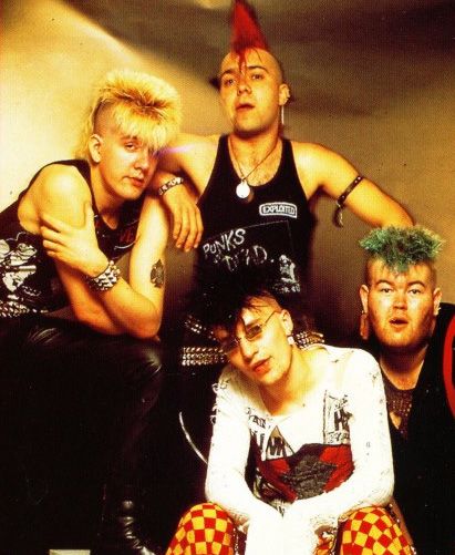 Punky Gibbon - The Exploited Liberty Spikes, Whoville Hair, The Exploited, Punk Boy, New Wave Music, 80s Punk, Damaged Clothes, Punk Culture, Mohawks