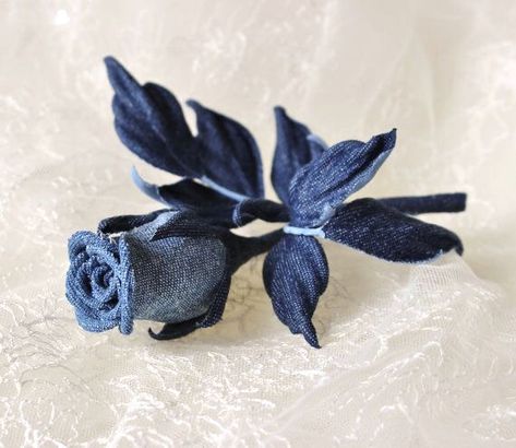 Sage Jeans, Denim Brooch, Denim Roses, Leather Flower Tutorial, Artisanats Denim, Tas Denim, Denim Wedding, Denim Crafts Diy, Blue Jeans Crafts