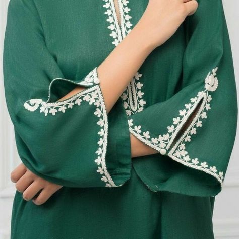 Bazo Design, Suit Sleeves Design, Designer Sleeves, Manset Lengan, Simple Dress Casual, Kurti Sleeves Design, Lace Suit, Lace Dress Design, Latest Dress Design