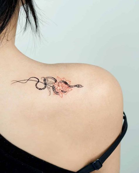 Tato Snake, Snake Rose Tattoo, A Snake Tattoo, Cobra Tattoo, Snake Tattoos, Hidden Tattoos, Snake Tattoo Design, Intricate Tattoo, Medusa Tattoo