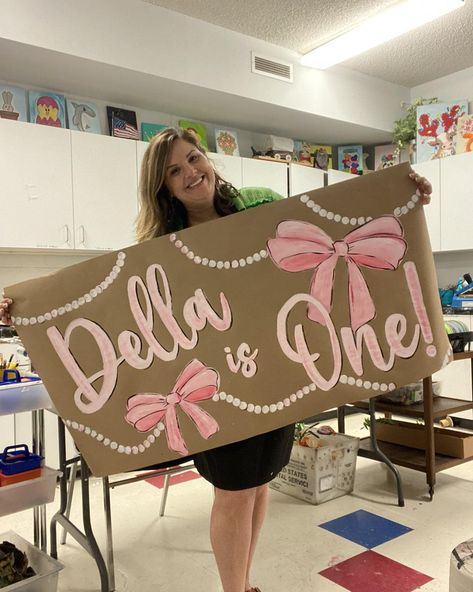 Oh my goodness! If these bows and pearls aren’t just the most adorable thing ever, I don’t know what is, y’all! Thank you Grace for allowing me to paint this banner to celebrate sweet Della turning ONE in style! 🎀🎀 #handpainted #paperbanner #paperbanners #painttitup #smallbusiness #bowsandpearls #partydecor Brown Paper Sign, Bow Birthday Party Ideas, Gameday Banner, School Dance Decor, Painted Banner Ideas, Bow Banner, Banner Painting, Painted Banners, Bows And Pearls