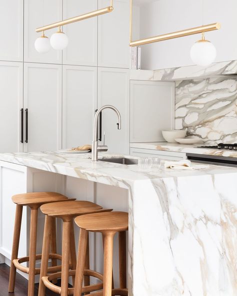 @cdkstonepin posted to Instagram: The hero of this heavenly kitchen designed by @decus_interiors is the Calacatta Oro marble. Details are everything, and the marble is not only on the island and splashback but also borders the bulkhead over the cooktop. Image by @_clintonweaver #cdkstone #calacattaoro #naturalstone #naturalbeauty #naturesmasterpiece #designstyle #natural #stone #interiors #exteriors #designinspo #designinspiration #natural #interiors #stone #interiordecor #designoftheday Kitchen Counter Lighting, Counter Lighting, Victorian Terrace House, Victorian Terrace, Light Sculpture, Mug Design, Cheap Decor, Terrace House, Ceiling Pendant