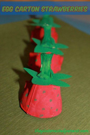 Egg Carton Strawberries Thema Fruit, Strawberry Crafts, Fruit Crafts, Egg Carton Crafts, Fruit Of The Spirit, Egg Carton, Food Crafts, Easy Pumpkin, An Egg