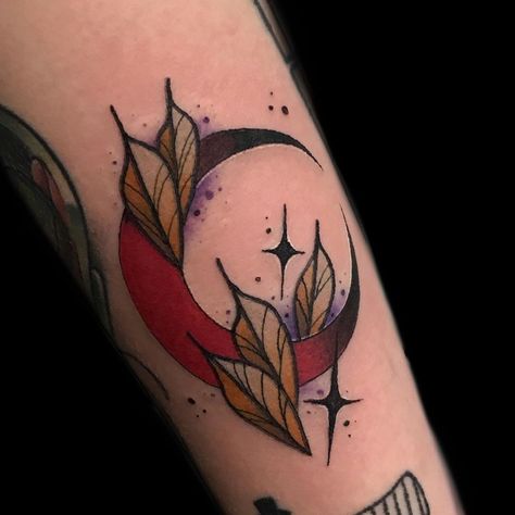 Neo Trad Moon Tattoo, Neotraditional Moon Tattoo, Neotraditional Book Tattoo, Simple Neotraditional Tattoo, Neo Traditional Elbow Tattoo, Neo Traditional Moon Tattoo, Shared Tattoos, Traditional Moon Tattoo, Traditional Moon