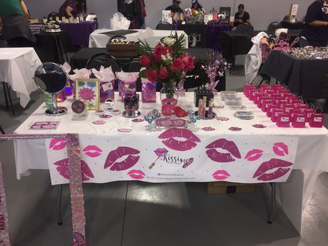 Lipgloss Pop Up Shop Table Ideas, Pop Up Shop Table Ideas, Shop Table Display, Pop Up Shop Table, Pop Up Shop Display, Table Display Ideas, Vendor Table Display, Vendor Table, Suite Ideas