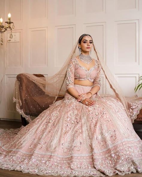 Pastel Shade Bridal Lehenga, White Indian Wedding Dress, Lehenga Tops, Gold Bridal Lehenga, Baby Pink Wedding Dress, Indian Wedding Reception Outfits, Sabyasachi Lehenga Bridal, Wedding Lenghas, Cute Loungewear