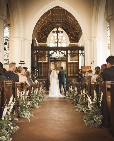 Meadow style pew ends for a church wedding in Cambridge. Photo courtesy of John Scott Church Pew Flowers, Pew Flowers, Pew Ends, John Scott, Aisle Flowers, Church Pew, Seed Heads, Church Ceremony, Seasonal Garden