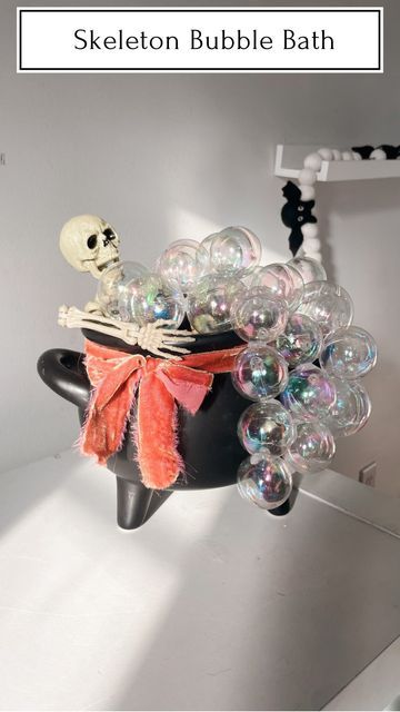 Skeleton Bubble Bath Diy, Fake Bubbles, Bubble Bath Diy, Bath Diy, Diy Mom, Halloween Centerpiece, Holiday Deco, Halloween Balloons, Mom Friend