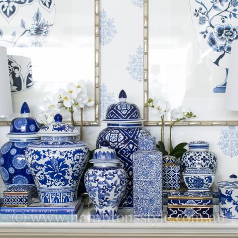 Blue And White Living Room, Dorothy Draper, Palm Leaf Wallpaper, Victorian Interiors, Blue Chinoiserie, Blue And White Chinoiserie, Striped Walls, Blue White Decor, Dos And Don'ts