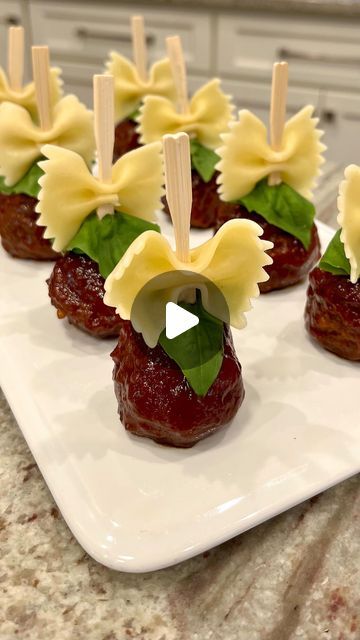 4,694 likes, 124 comments - thebakermama on September 16, 2022: "These brilliant BOWTIE PASTA AND COCKTAIL MEATBALL SKEWERS are simple yet full of flavor and char..." Meatball Skewers, Food Skewers, Cocktail Meatballs, Catering Ideas Food, Party Food Buffet, Frozen Meatballs, Bowtie Pasta, Party Food Platters, Grape Jelly