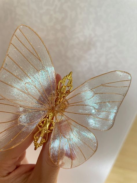 Get trendy with [Handmade] The Golden Butterfly Hairpin -  available at Peiliee Shop. Grab yours for $29.90 today! Dupatta Ideas, Dip Resin, Hairpin Style, Butterfly Hairpin, Gothic Princess, Headpiece Diy, Golden Butterfly, Headpiece Jewelry, Cool Art Projects