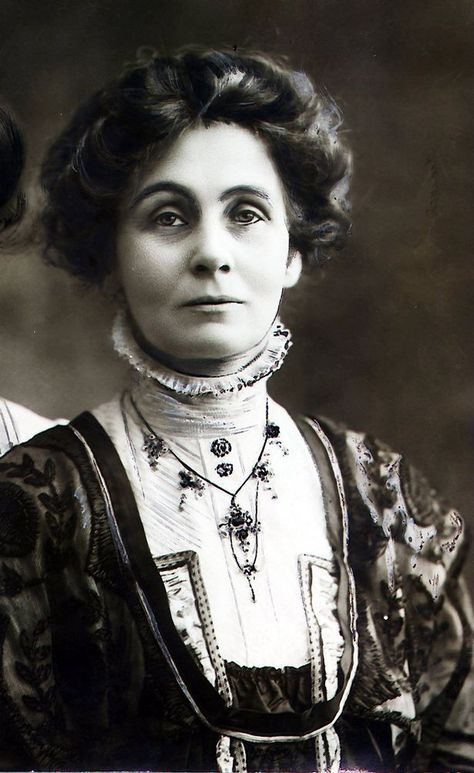 Emmeline Pankhurst sufragette who fought for the right for women to vote Emmeline Pankhurst, Suffragette Movement, Suffrage Movement, Historical Women, Influential Women, Brave Women, Meryl Streep, Badass Women, Great Women