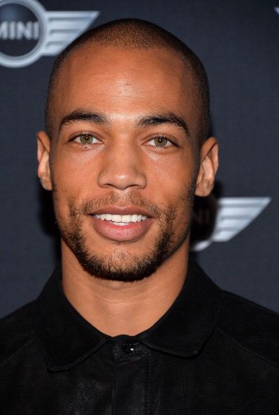 Kendrick Sampson Photoshoot, Jawline Men, Chiseled Jawline, Lightskinned Boys, Male Portraits, Wise Guys, Aesthetic Notes, Lamelo Ball, Awesome Beards