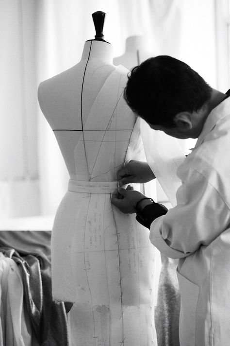 Moulage Draping, Sewing Construction, Sewing Aesthetic, Designer Photography, Draping Techniques, Dior Gown, Fashion Designer Studio, Fashion Runway Show, Dior Dress