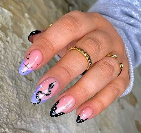 Queen Of Halloween, Monster Nails, Halloween Nail Ideas, Witchy Nails, October Nails, Goth Nails, Halloween Lovers, Halloween Nail Designs, Belem