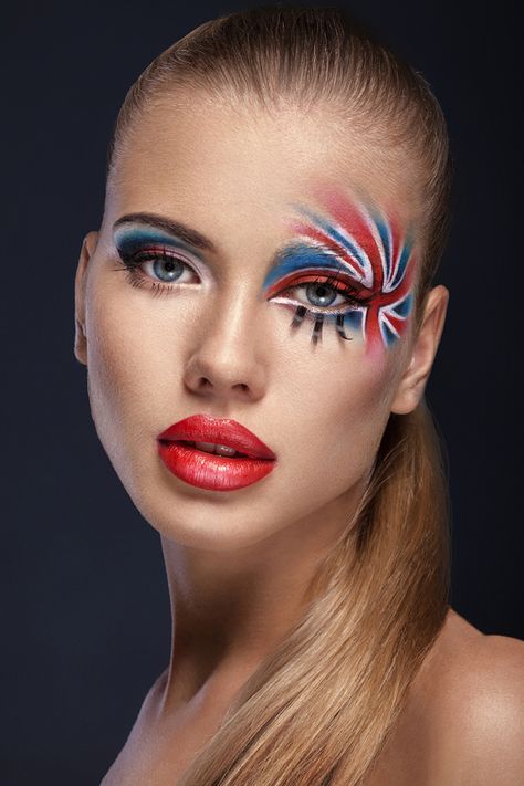 Unusual Eyes, Italy Makeup, Fan Painting, Flag Painting, Dramatic Makeup, Beauty Cream, British Flag, Natural Face, Fantasy Makeup