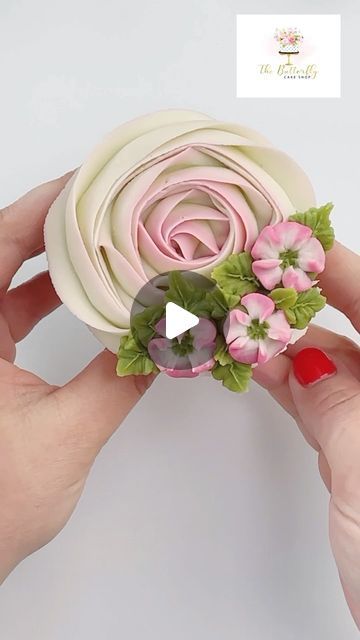 Pink And Green Cupcake Ideas, Winter Floral Cupcakes, Baby In Bloom Cupcake Ideas, Easy Flower Cupcakes Decorating, Boho Cupcakes, Cupcake Frosting Techniques, Cupcake Decorating Techniques, Cupcakes Decoration Tutorial, Rosette Cupcakes