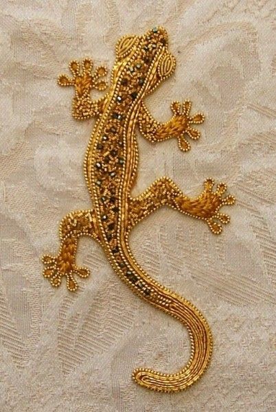 Gecko in Goldwork Free Mcdonalds, Gold Work Embroidery, Gold Work, Gold Embroidery, Beaded Animals, Beading Projects, Beaded Brooch, Embroidery Inspiration, Ribbon Embroidery