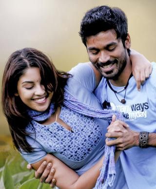 Mayakam enna Love Pirai thedum Naan sonnadhum Mayakkam Enna Dhanush Hd Wallpaper, Mayakkam Enna, Dhanush Mass Images, Song Images, Love Couple Images, Movie Pic, New Photos Hd, Biker Love, Anime Guys Shirtless