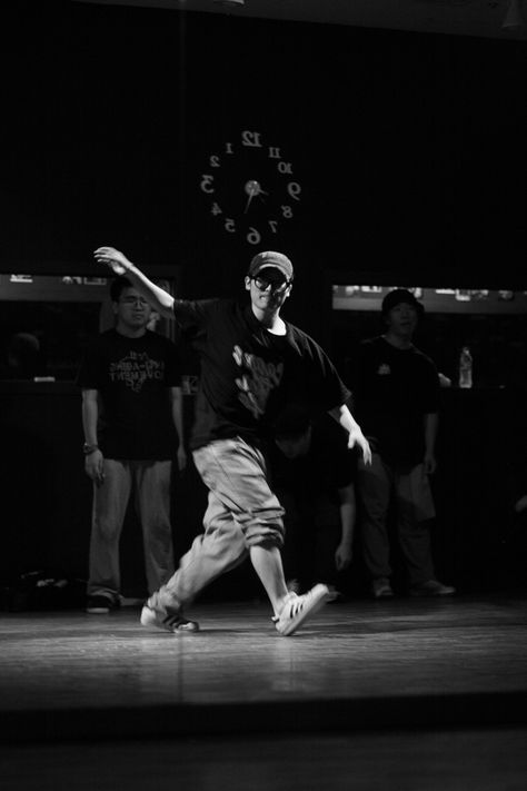 Guy Dancing Aesthetic, Street Dancing Aesthetic, Hiphop Dancer Aesthetic, Hiphop Aesthetic Dance, Male Dancer Aesthetic, Street Dance Aesthetic, Amnesia Aesthetic, Dancer Aesthetic Hip Hop, Dancer Boyfriend