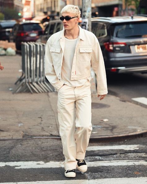 Cream Shirt Outfit Men, Cream Shirt Outfit, Couple Outfits Streetwear, Cream Jeans Outfit, Jeans Outfit Men, Shirt Outfit Men, Old School Fashion, Urban Outfitters Men, Minimalist Fashion Men