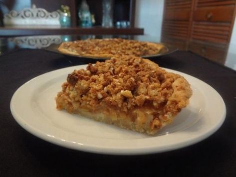 Apple Pie with Crunchy Crumble - Lucky Leaf Apple Pie Filling Recipes, Pie Filling Recipes, Potatoes Recipes, Easy Apple Pie, Lucky Leaf, Apple Pie Filling, Famous Recipe, Apple Pies Filling, Cereal Recipes