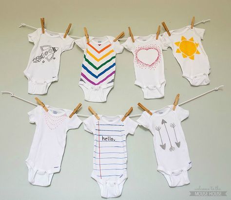 7 Cute Ways to Decorate a Gerber® ONESIES® using Tulip Fabric Markers - perfect for that activity at your next baby shower! Baby Shower Onesie Decorating, Baby Onesies Diy, Onesie Party, Tulip Fabric, Onesie Decorating, Boy Baby Shower Ideas, Baby Shower Tags, Diy Bebe, Baby Shower Invitaciones