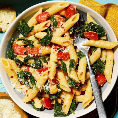 Garlic Tortellini, Pesto Ravioli, Spinach Tomato Pasta, Pasta And Veggies, Pasta Veggies, Penne Pasta Recipes, Garlic Sauce Recipe, Vegetarian Pasta Recipes, Ravioli Recipe