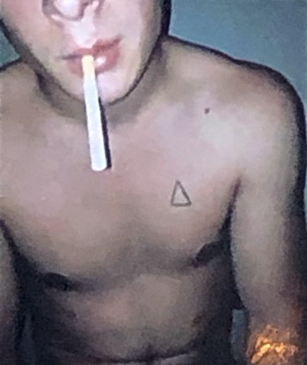 kiss me k-k-kiss me Lip Gallagher Tattoo, Shameless Show, Lip Gallagher, Allen White, Jeremy Allen White, Lip Tattoos, Attractive People, Kiss Me, I Tattoo