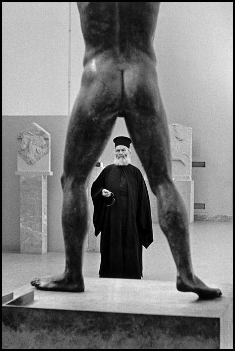 Eliot Erwitt, Elliott Erwitt Photography, Elliott Erwitt, Richard Serra, Greece Athens, Robert Frank, Bw Photography, Famous Photographers, Documentary Photographers