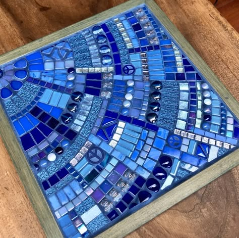 Abstract Blue Glass Mosaic Framed Art - Etsy Netherlands Square Stepping Stone Ideas, Abstract Mosaic Art, Mosaic Tile Table, Mosaic Tray, Mosaic Stepping Stones, Mosaic Tile Designs, Mosaic Flower Pots, Mosaic Garden Art, Mosaic Frame