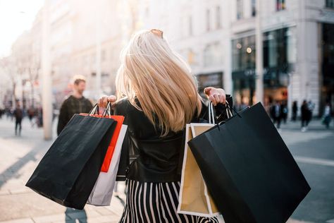 How to Stop Impulse Buying: 12 Ways to Quit Mindless Shopping Boxing Day Sales, Shopping Therapy, Amazon Online Shopping, Buying Stuff, Fast Fashion Brands, Oxford Street, Europe Fashion, Retail Therapy, Cheap Clothes