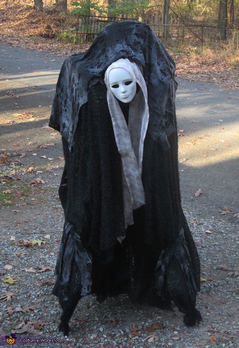 Woodland Spirit Costume, Stilt Creature Costume, Cryptids Costume, Skin Walker Costume, Disturbing Halloween Costumes, Spirit Walker Costume, Creature Halloween Costumes, Terrifying Halloween Costume Ideas, Scary Monster Costume