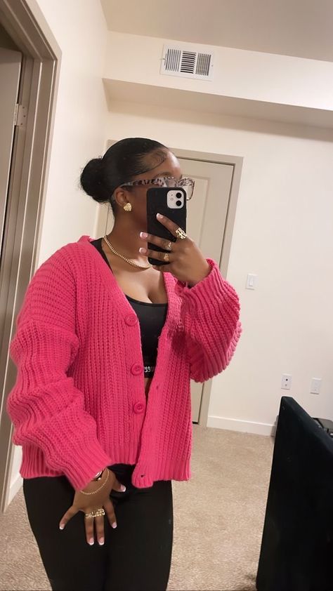 Simple Outfit Black Women, Pink Cardigan Outfits, Pink Cardigan Outfit, Mode Zara, Cute Modest Outfits, Cute Comfy Outfits, Cute Swag Outfits, Fashion Mistakes