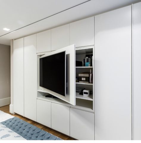 Closet Con Tv, Built In Tv Cabinet, Tv Mounted, Bedroom Built Ins, Bedroom Built In Wardrobe, Living Room Built Ins, Small House Design Exterior, Tv Room Design, Wardrobe Interior Design