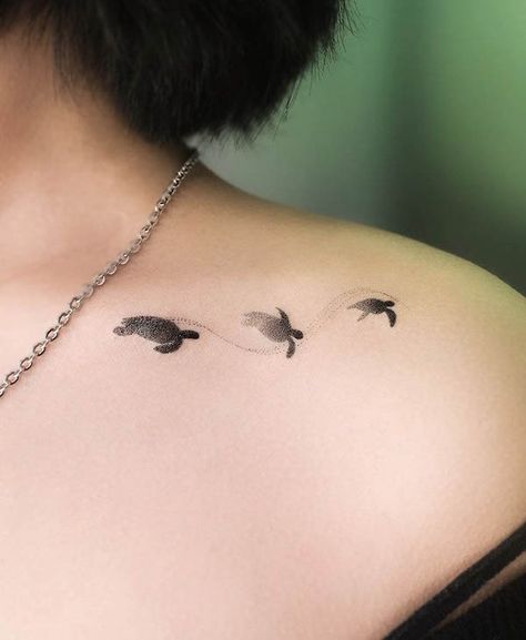 Collarbone Tattoo Ideas, Small Turtle Tattoo, Collarbone Tattoos, Clavicle Tattoo, Collarbone Tattoo, Sea Turtle Tattoo, Unique Small Tattoo, Turtle Tattoo Designs, Bone Tattoos