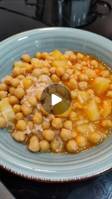 Sedovin on Instagram: "Para la receta de hoy tenemos unos deliciosos garbanzos en conserva con patata y arroz cocidos. Una receta sencilla, rápida, tradicional y saludable para que puedas preparar en tu casa y deleitar a tus amigos y familiares. También perfecto para guardarte unos tuppers 😋. Si quieres más recetas como esta, ¡No dudes en seguirnos!

Ingredientes: 
- 400 g garbanzos cocidos en conserva
- 2 dientes de ajo
- 1 cucharadita pimentón dulce
- 2 patatas medianas
- 1 puñado de arroz
- 1 hoja de laurel
- Aceite de oliva
- Sal
.
.
.
#garbanzos #garbanzosenconserva #recetasfaciles #sedovin #lacompracomoda" Coco, On Instagram, Instagram