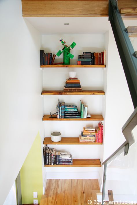 Stair Landing Shelves, Shelves Above Stairs, Stair Styling, Stairwell Storage Ideas, Landing Bookcase, Stair Bookcase, Staircase Shelf, Stairs Shelves, Bookcase Stairs