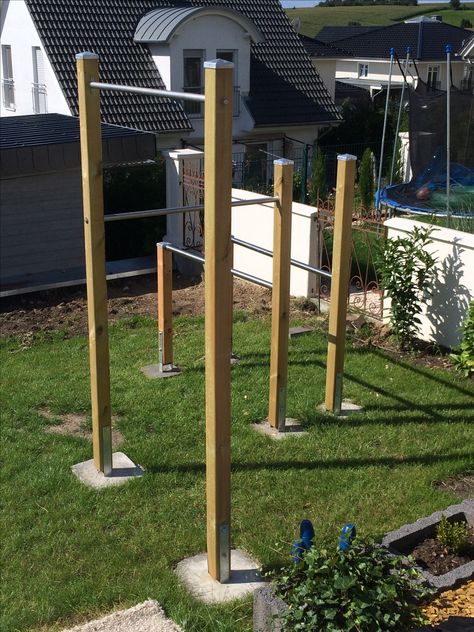 Backyard Pull Up Bar Outdoor, Backyard Pull Up Bar, Outdoor Pull Up Bar, Crossfit Home Gym, Backyard Jungle Gym, Homemade Gym Equipment, Calisthenics Gym, Outdoor Kids Play Area, Backyard Gym