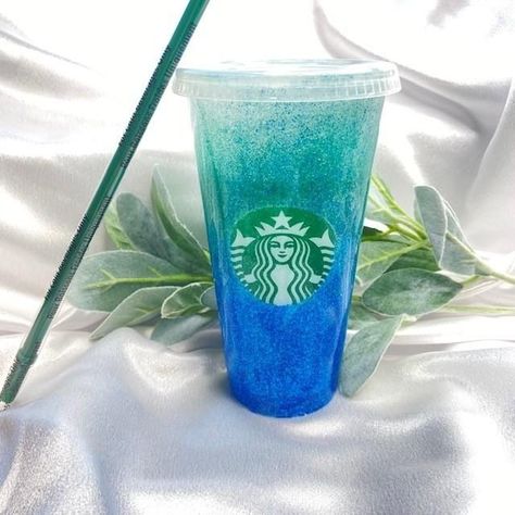 Starbucks Drinks Cold, Starbucks Drinks Iced, Kawa Starbucks, Starbucks Glitter Cup, Aesthetic Starbucks, Cold Starbucks Drinks, Starbucks Cup Art, Starbucks Orders, Iced Starbucks Drinks